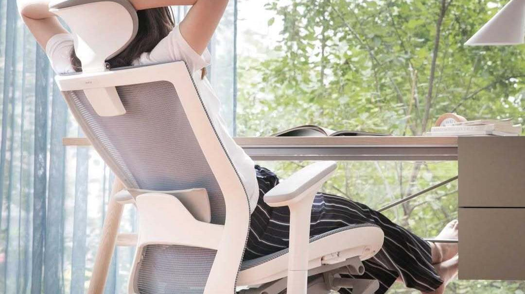 Comparing the giants: A size guide for Herman Miller vs. Steelcase vs. Sidiz