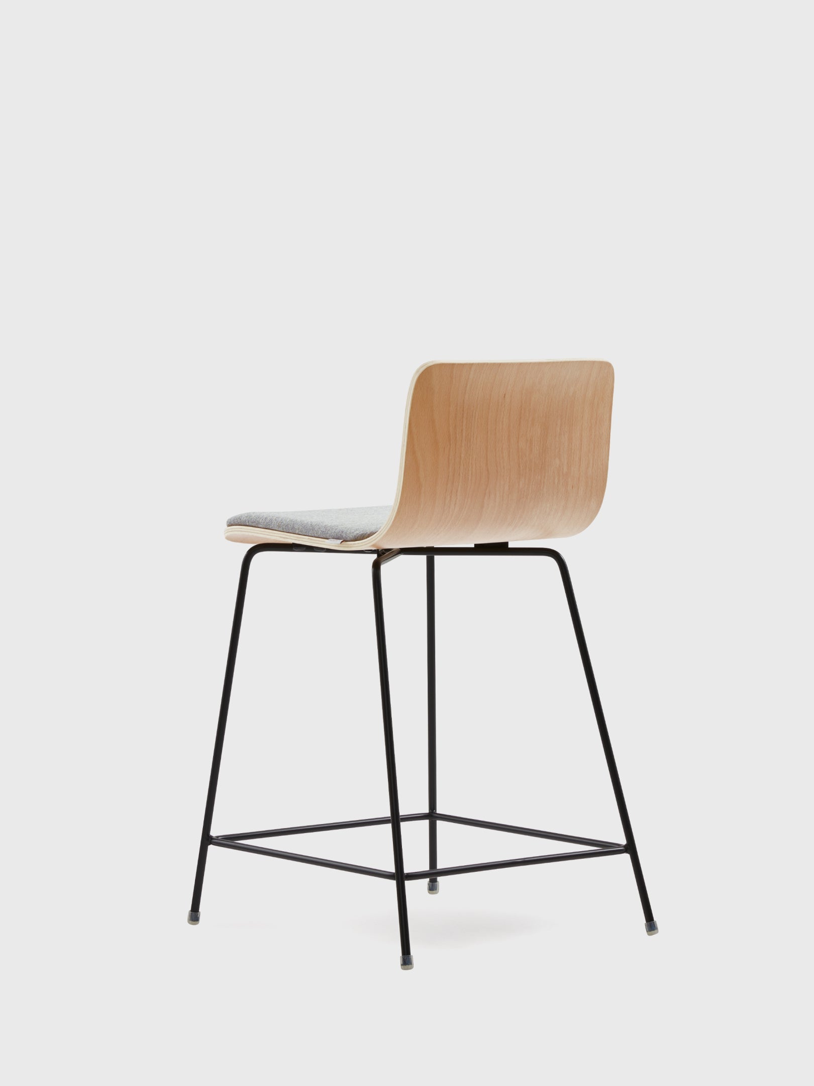 OUI ergonomic bar stool detail