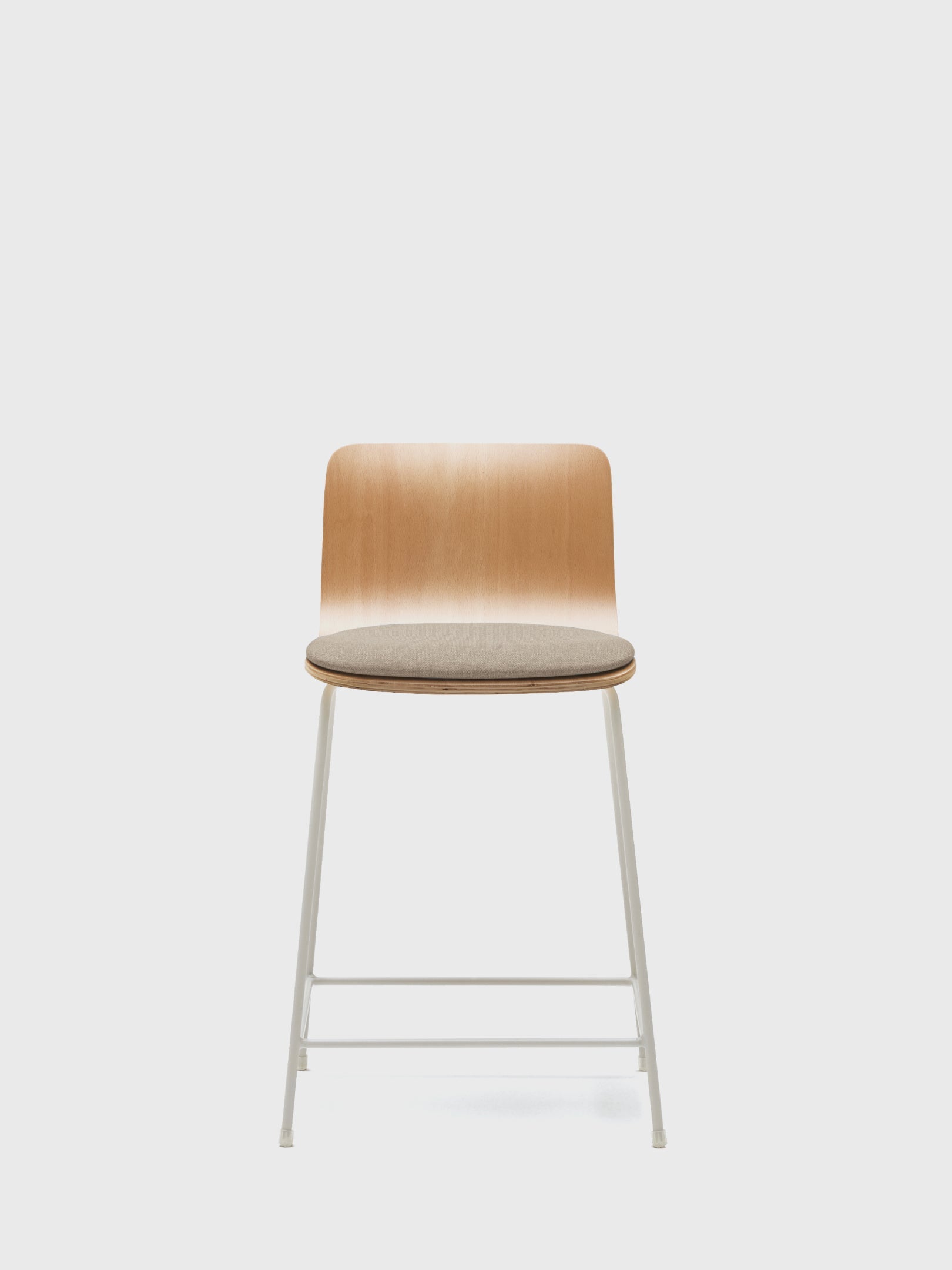 OUI ergonomic bar stool detail