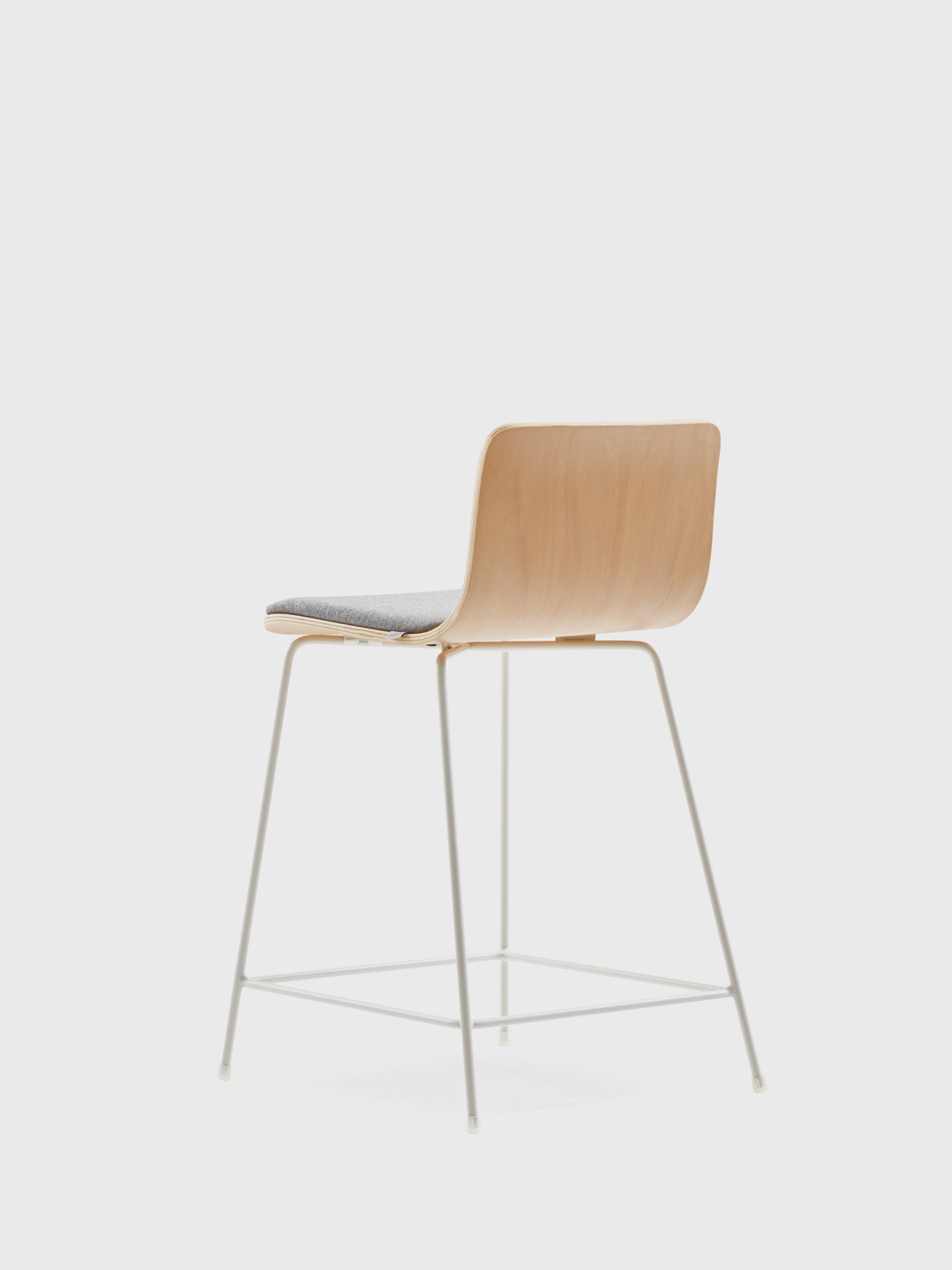 OUI ergonomic bar stool detail