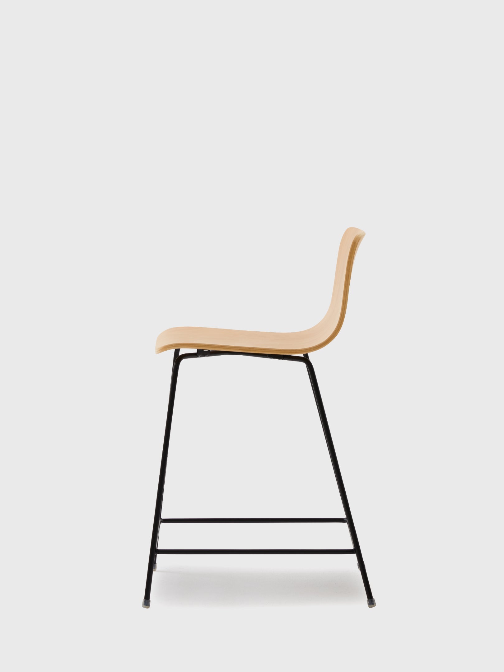 OUI ergonomic bar stool detail