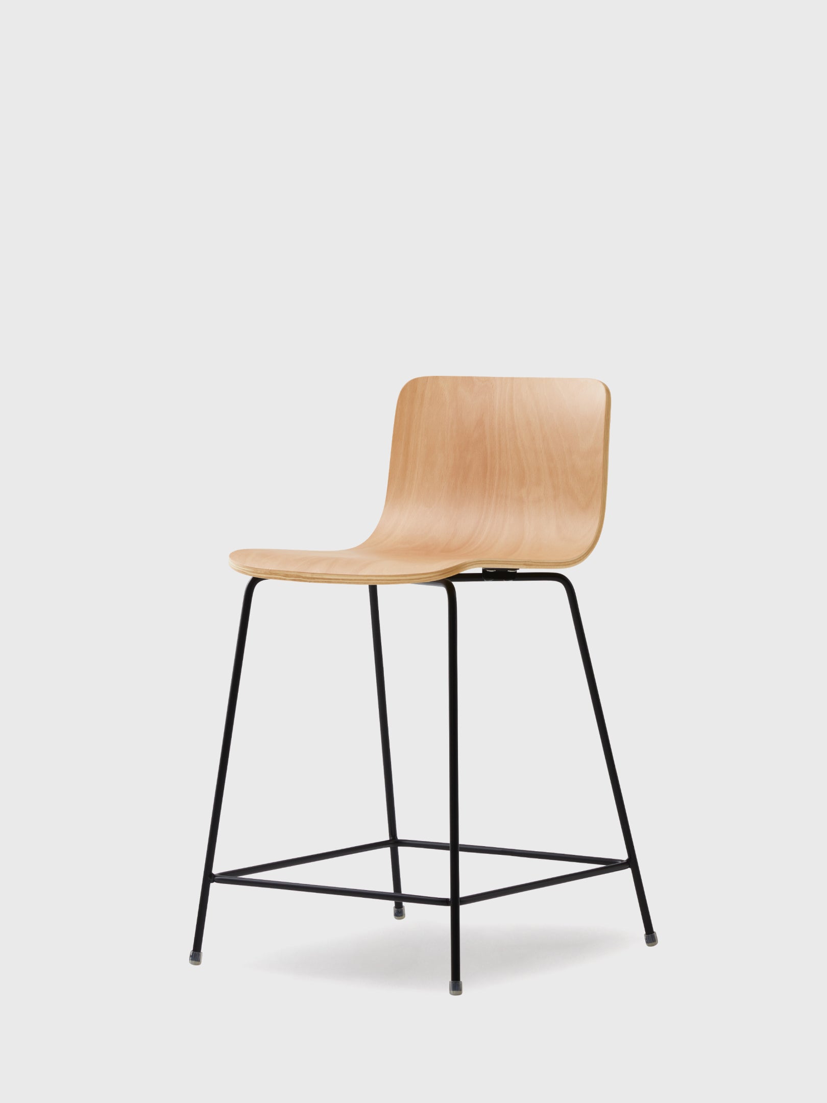 OUI 550 mm / Unupholstered, Black frame and Wood seat