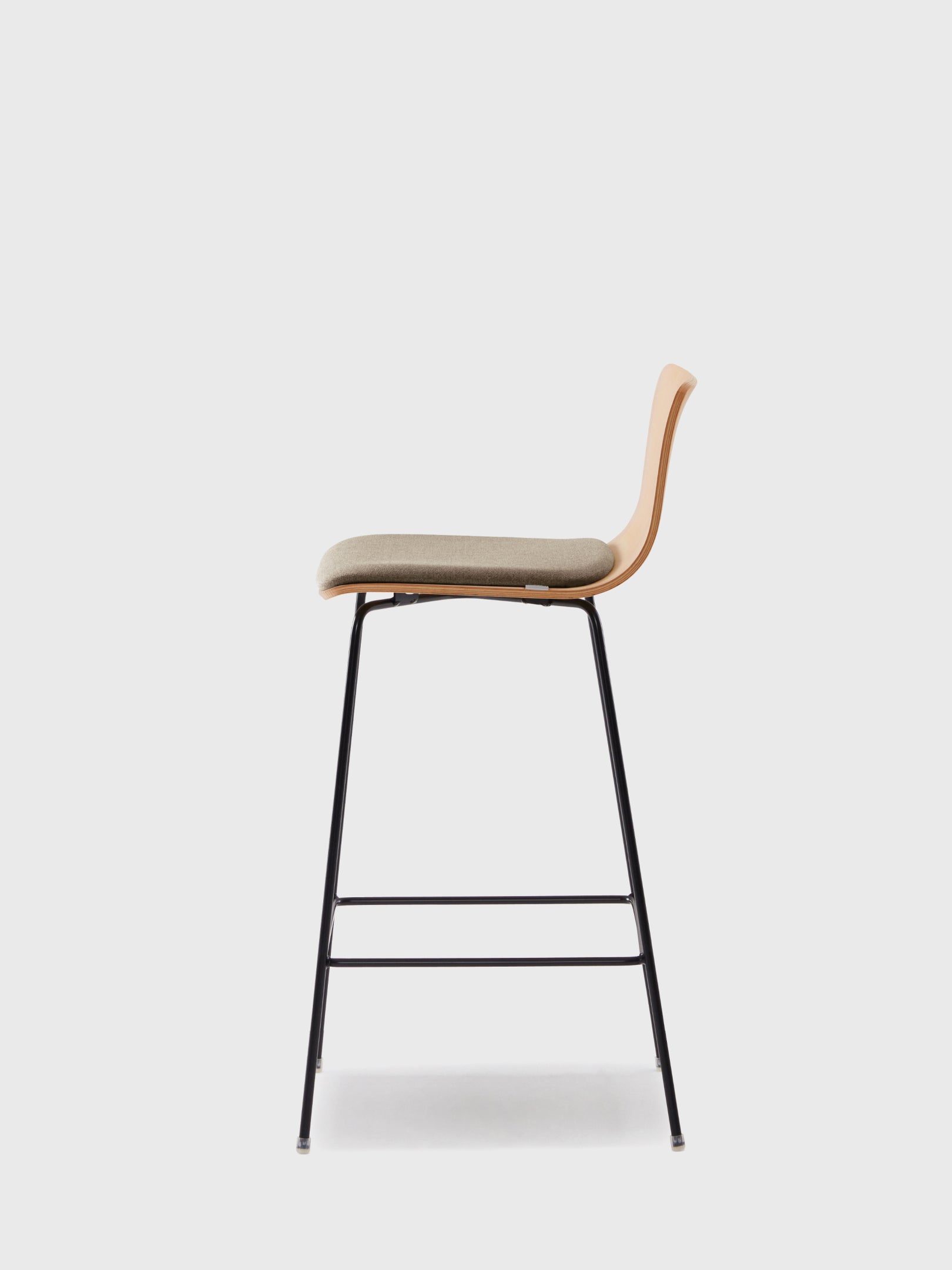 OUI ergonomic bar stool detail