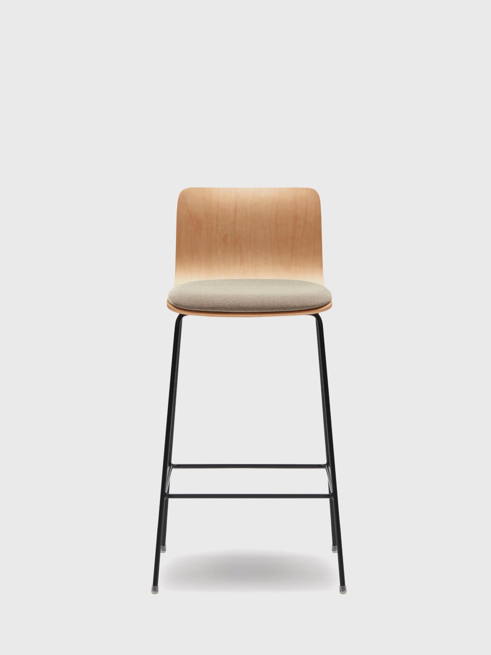 OUI ergonomic bar stool detail