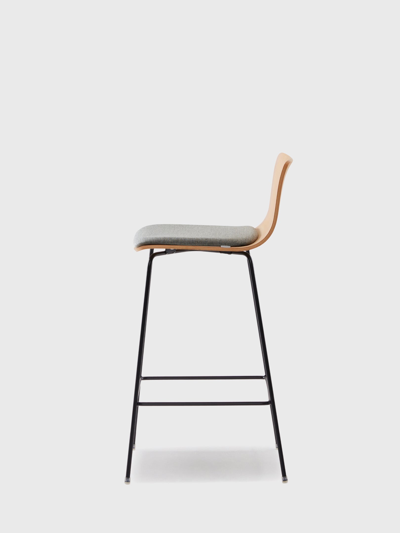 OUI ergonomic bar stool detail