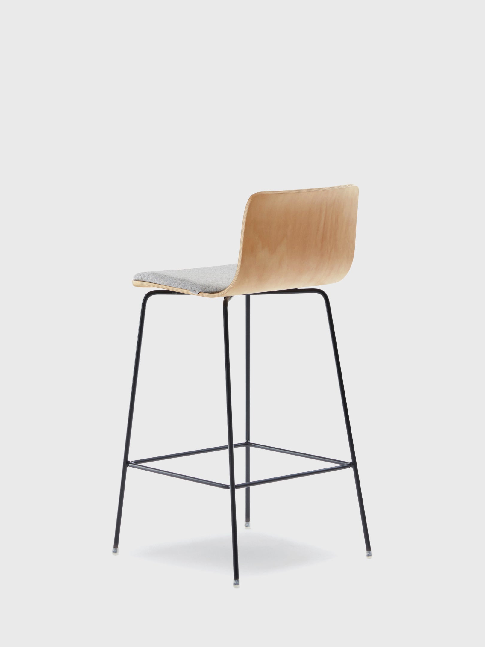OUI ergonomic bar stool detail