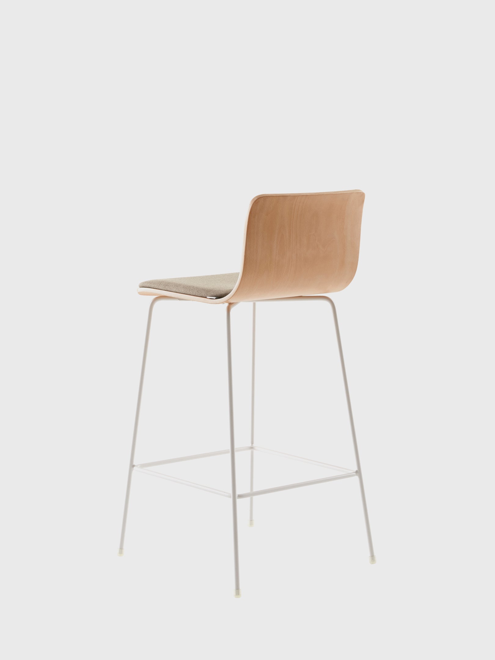 OUI ergonomic bar stool detail