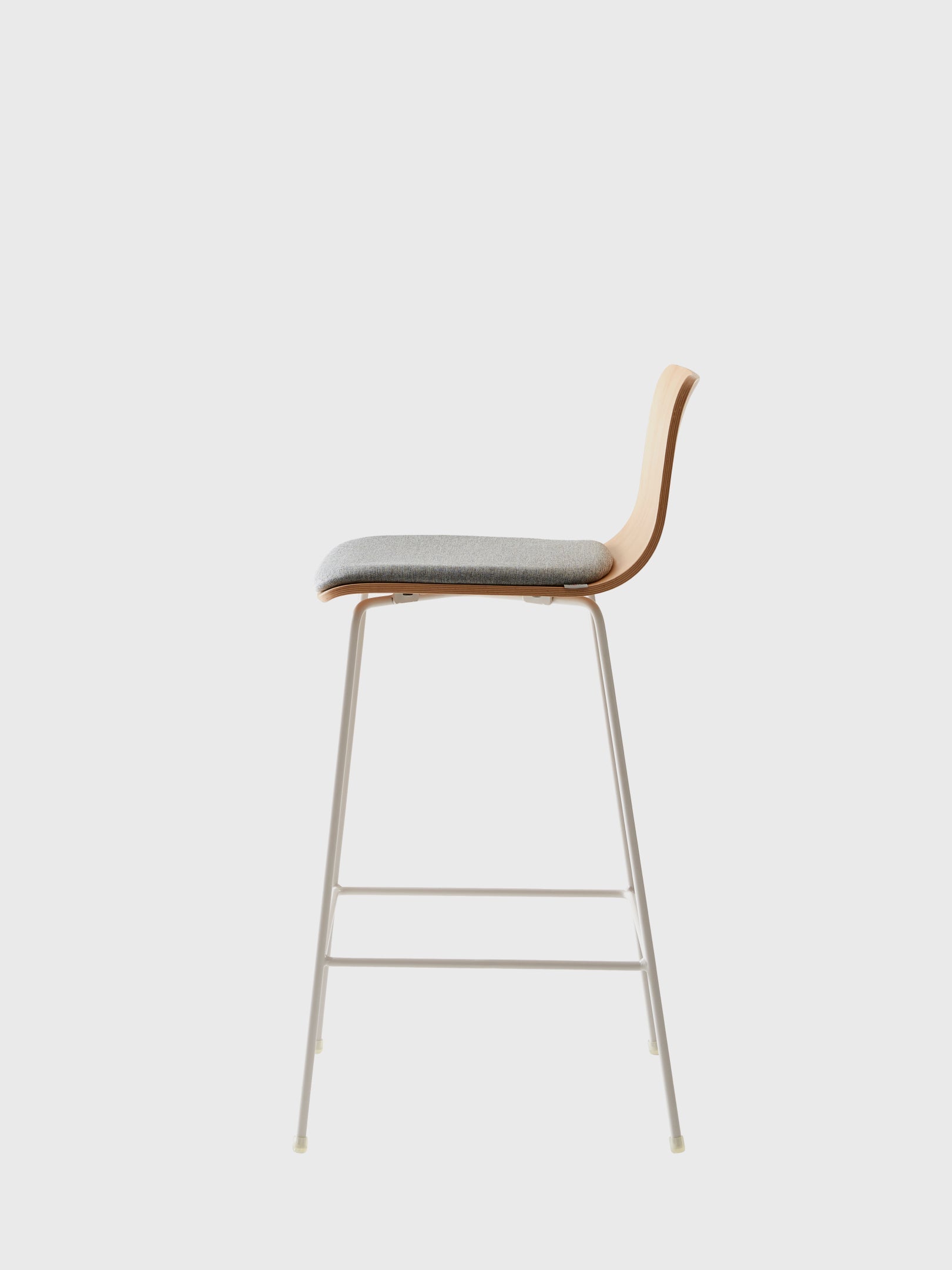 OUI ergonomic bar stool detail
