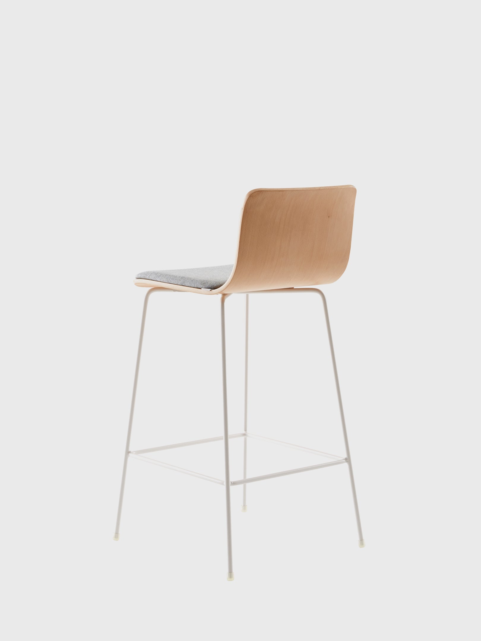 OUI ergonomic bar stool detail