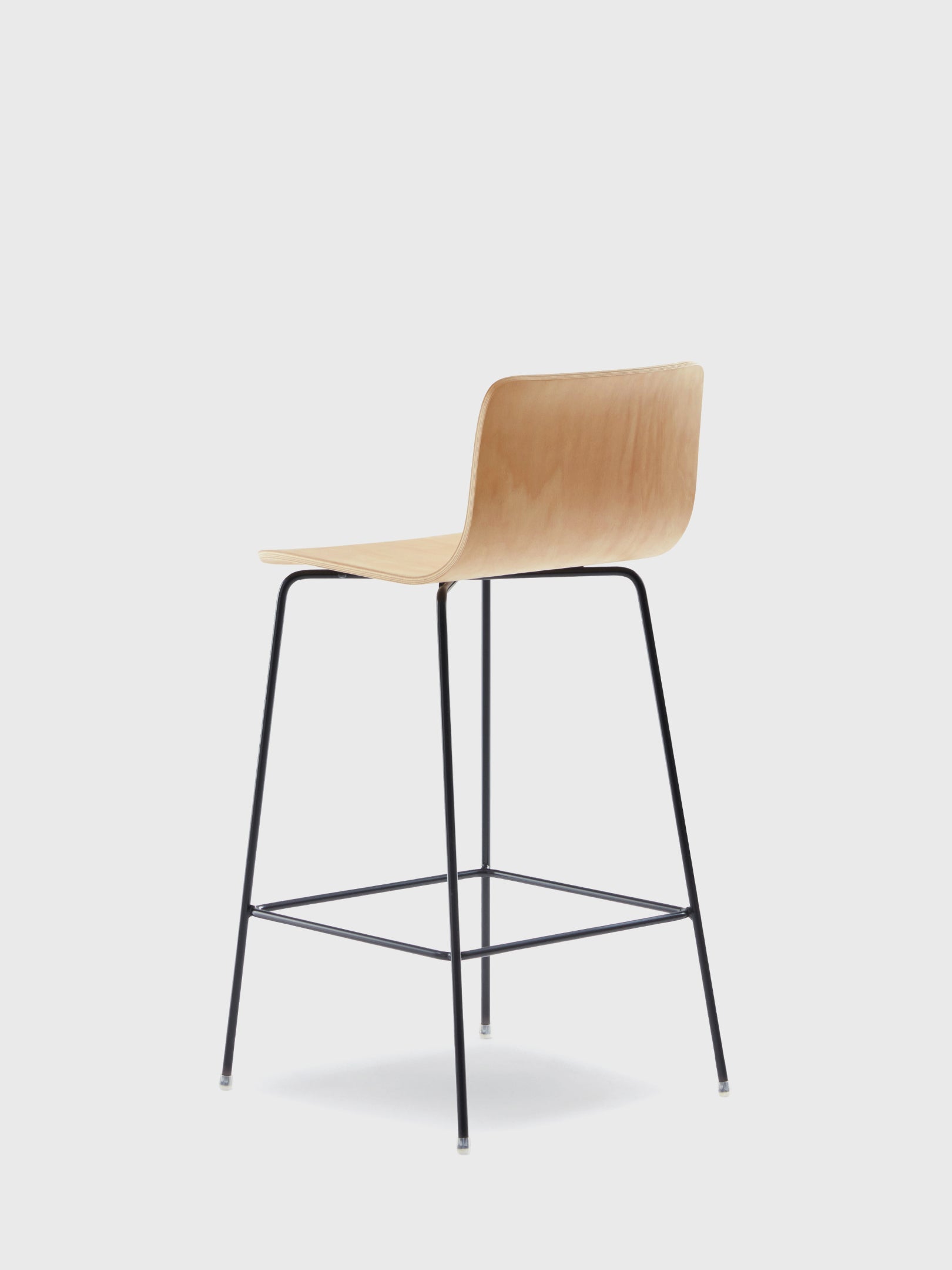 OUI ergonomic bar stool detail