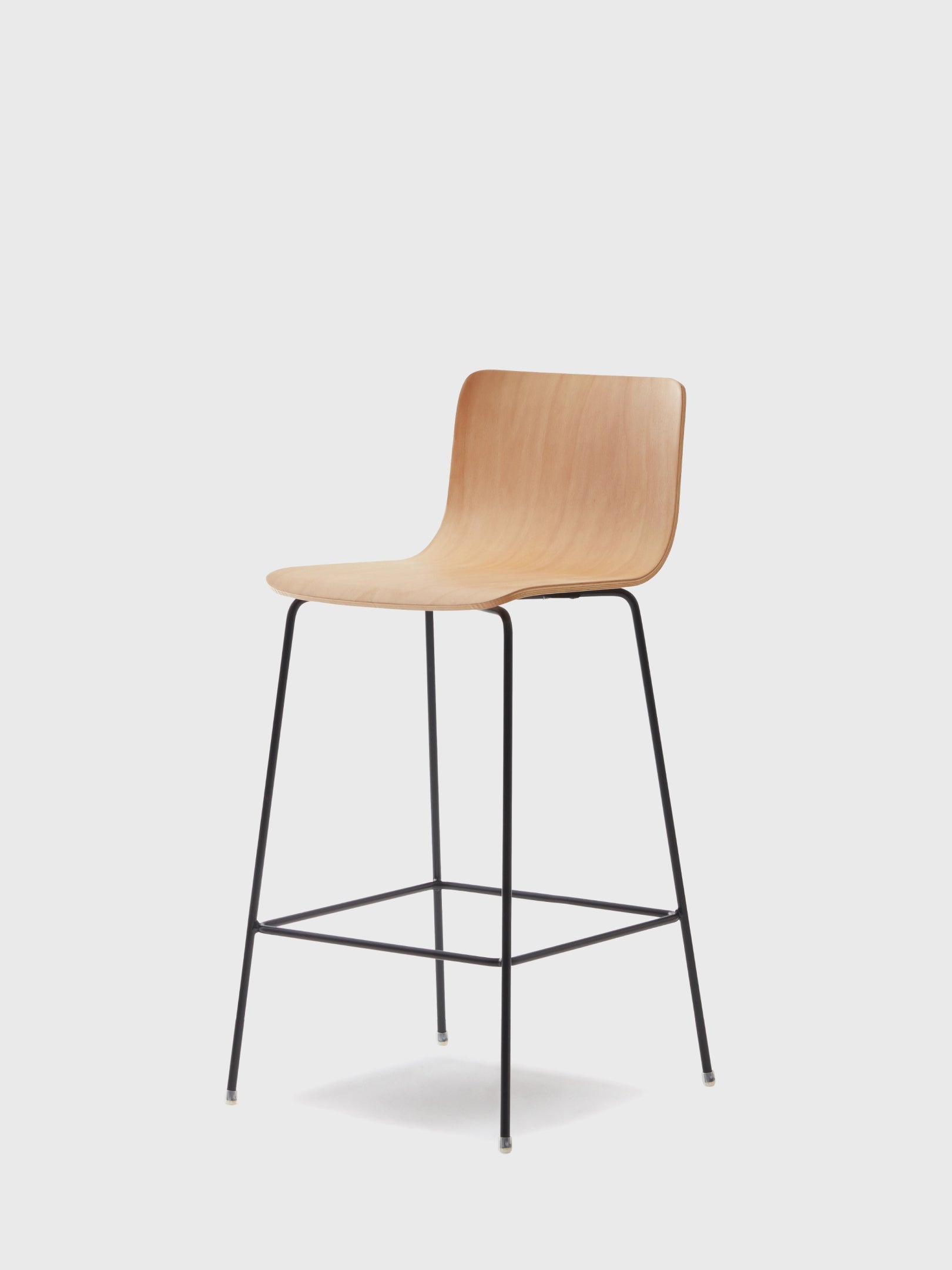OUI 680 mm / Unupholstered, Black frame and Wood seat
