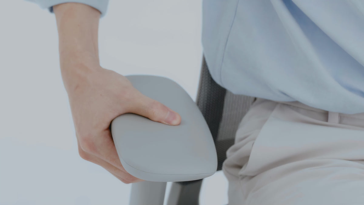 Adjusting the T60 AIR armrests