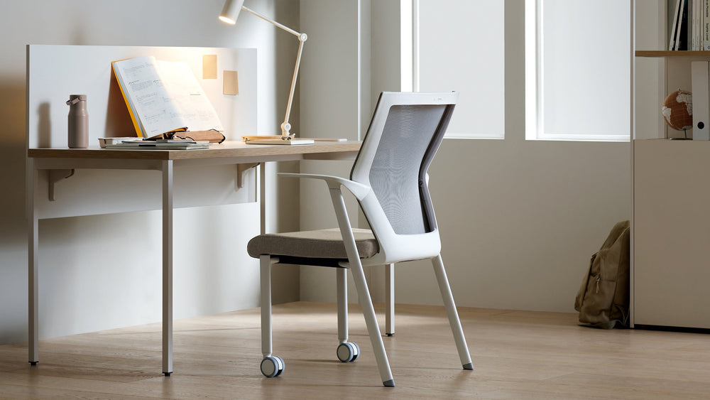 SIDIZ IBLE study chair beside a bright, organised desk