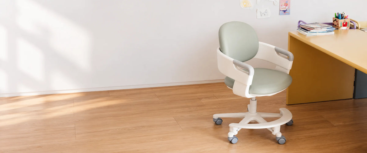 SIDIZ RINGO Gen2 in pale sage and white beside a creative study desk. AI-adapted official SIDIZ photograph.