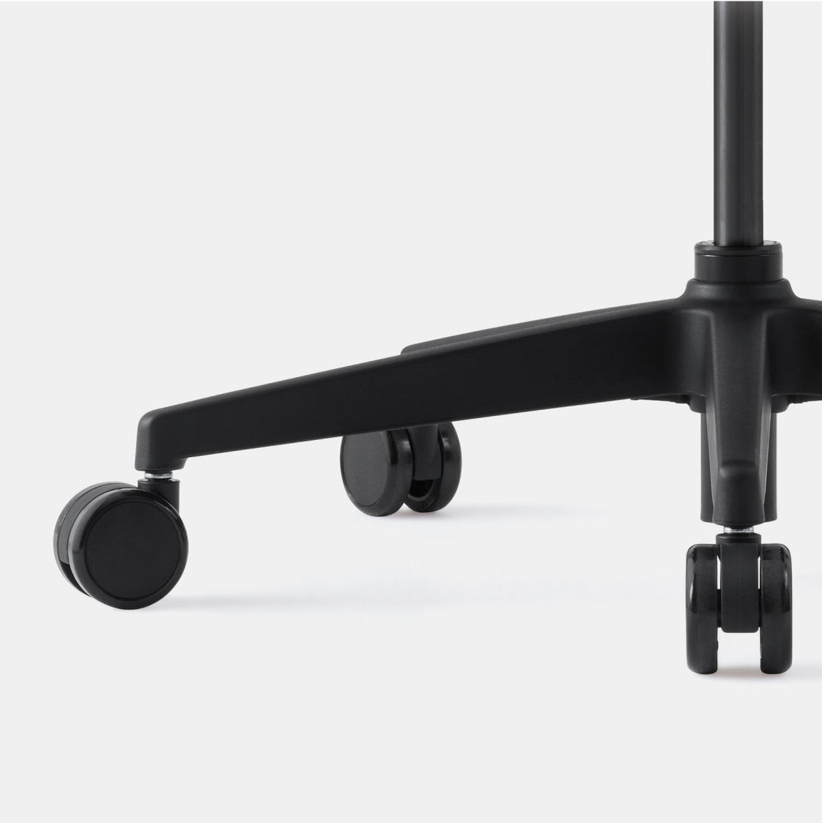 Urethane castors on the SIDIZ T60 AIR
