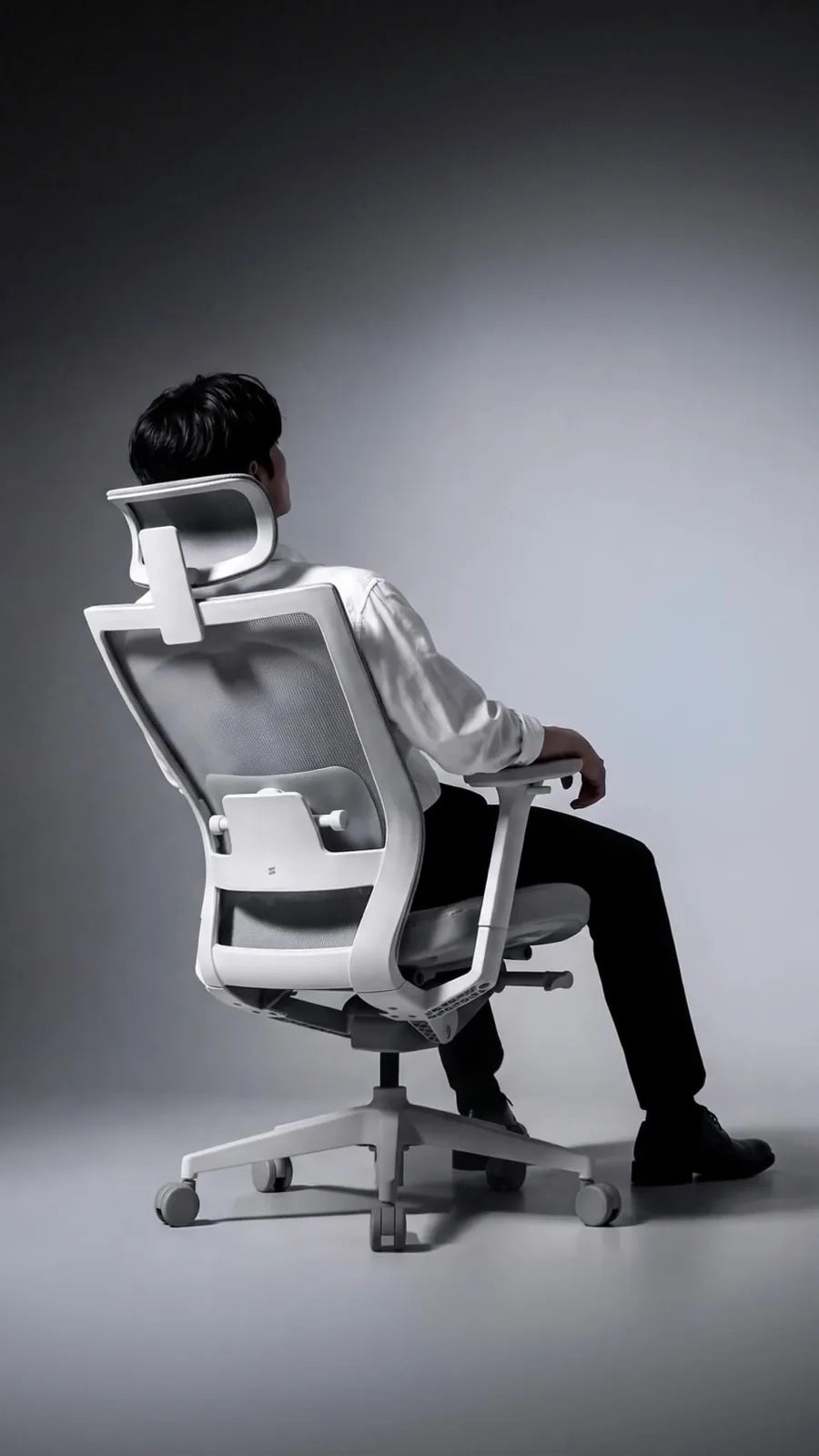 SIDIZ T50 2nd generation in a seated working position